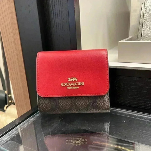 Coach Outlet Small Trifold Wallet In Blocked Signature Canvas - Picture 1 of 7